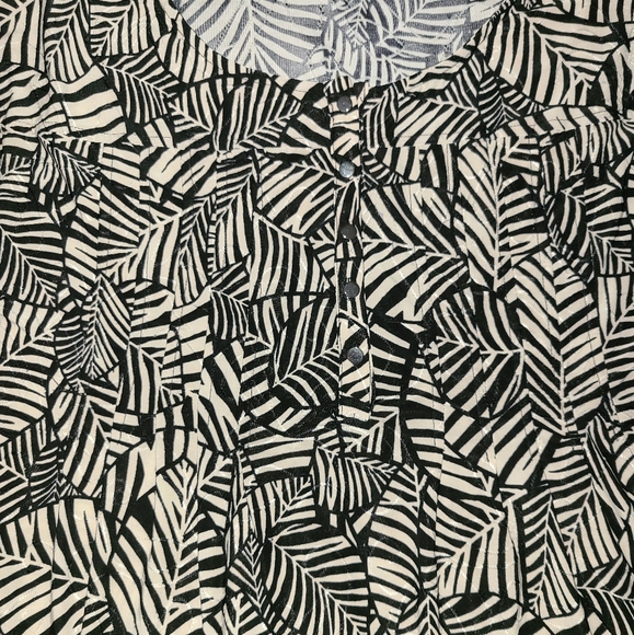 🌻 Donating Soon 🌻 | Black and white women's blouse size small - Picture 6 of 8